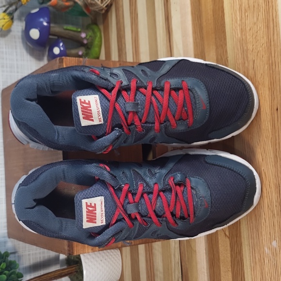 Nike Revolution 2, Red Gray, Trail Running shoe - Picture 2 of 6